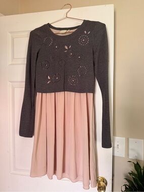 Anthropologie by Eloise - laser cut out flowy dress, blush and charcoal